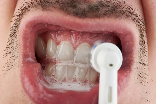 Macro of cleaning teeth — Stock Photo, Image