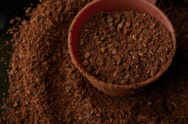 Öğütülmüş kahverengi kahve