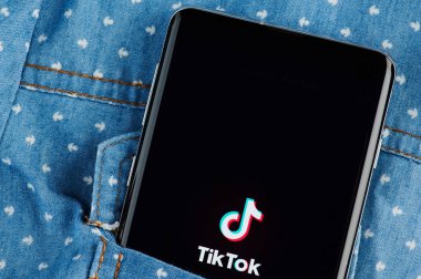 Akıllı telefonda Tiktok uygulaması