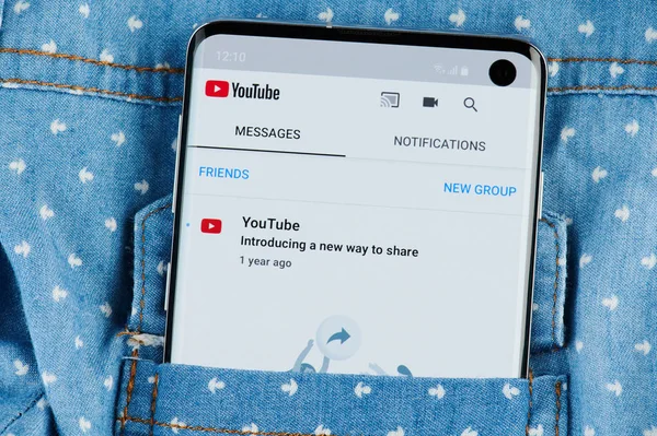 Aplicación de Youtube en smartphone — Foto de Stock