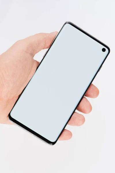 Moderno smartphone nel palmo della mano — Foto Stock