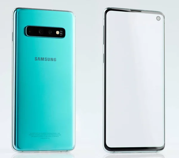 Grön färg Samsung Galaxy S10 — Stockfoto