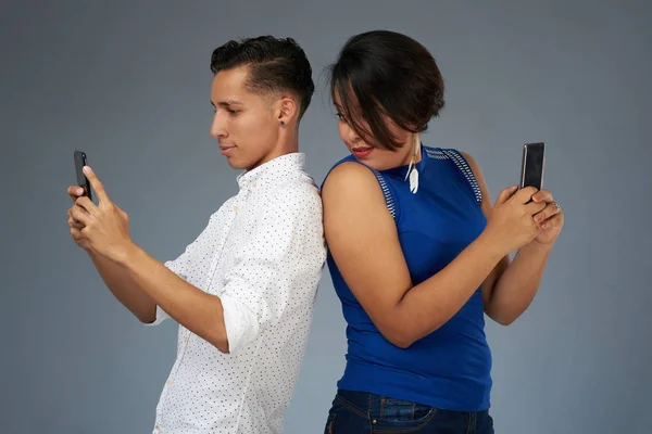 Woman look at boyfriend  smartphone — Stock Photo, Image