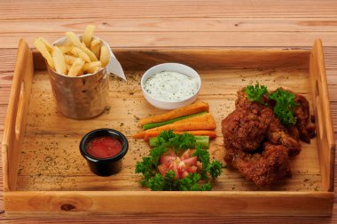 Kızarmış tavuk kanadı.