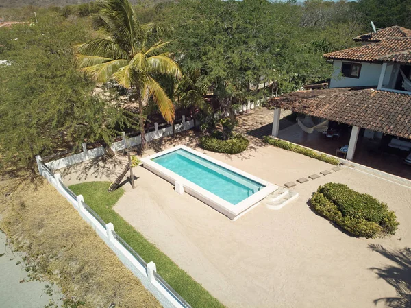 Villa con piscina — Foto de Stock