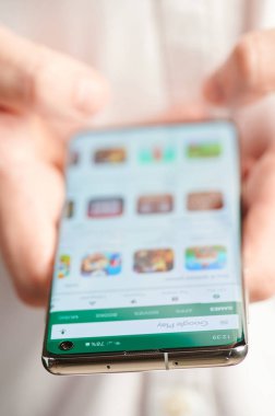google play mobil uygulamasını kullanma