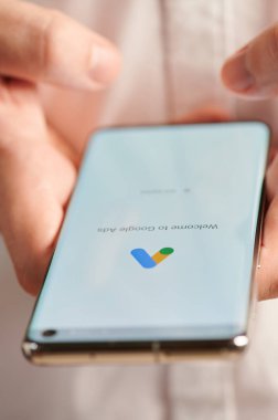 Google Reklamları mobil uygulamasını kullanma