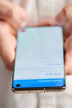 Google Authenticator mobil uygulamasını kullanma