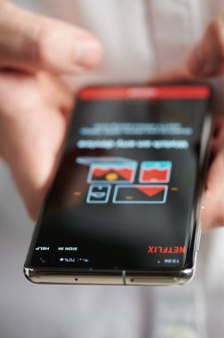 Netflix mobil uygulamasını kullanma