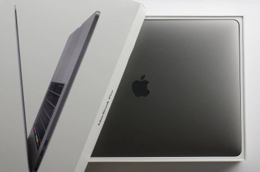Unboxing yeni elma MacBook Pro