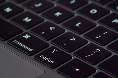 MacBook Pro klavye üzerinde görünümü yakın