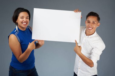 Genç insanlar pankart noktası