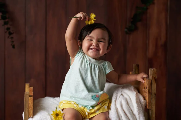 Felice sorridente bambina — Foto Stock