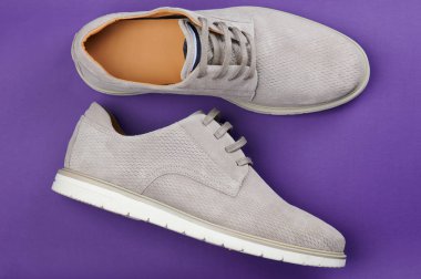 Gri rahat erkek ayakkabı çifti