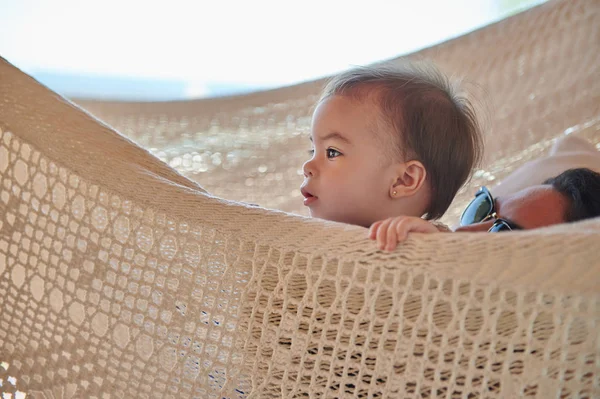 Baby and mom in hammock — Stock Photo, Image