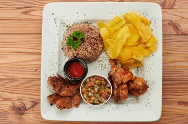 Kızarmış tavuk ile Gallo pinto 