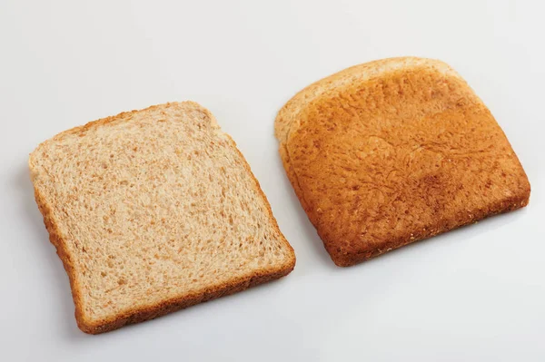 Dois pedaços de pão branco — Fotografia de Stock