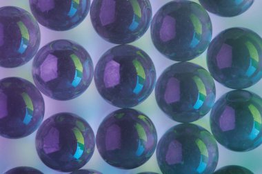 Mavi renkli cam toplar soyut arkaplan görüntüsünü kapat