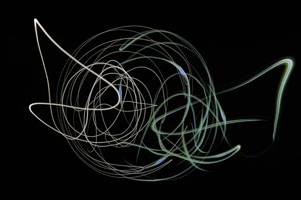 黒地に孤立したカラフルな渦巻き線 — ストック写真