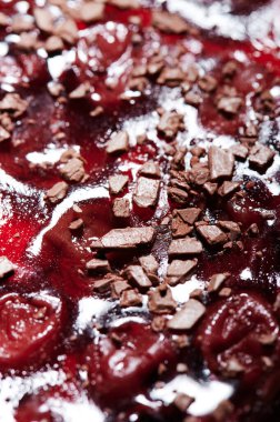 Meyveli pasta üzerine çikolata. Tatlı makrosu. Yakın görüş.