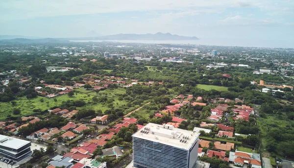 Orta Amerika 'daki Managua şehrinin şehir manzarası.