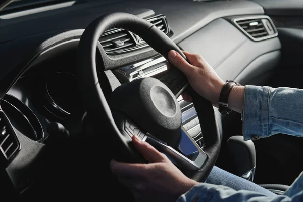 Man Hold Hands Car Steering Wheel Close View — Stock Photo, Image