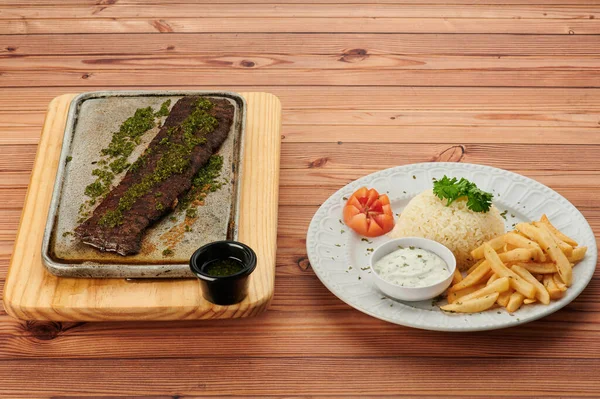 Carne Parrilla Con Arroz Papas Fritas Plato Sobre Mesa Madera —  Fotos de Stock