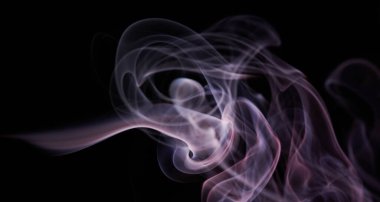 Siyah izole arkaplanda mor duman soyut şekil akışı
