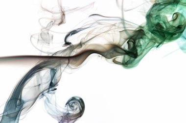 Beyaz arka planda renkli duman çizgileri izole edildi. Kahverengi ve yeşil desenli