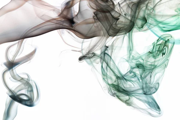 Beyaz arka planda kahverengi ve yeşil dumanlar izole edilmiş