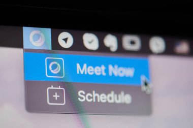 New York, ABD - 13 Eylül 2020: Zoom toplantısını ekranda başlatıyorum.