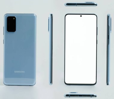 New York, ABD - 18 Ekim 2020: Samsung galaksisi S20 'nin farklı görüşleri artı beyaz arka planda izole edilmiş