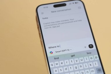 New York, ABD - 1 Eylül 2025: Microsoft Copilot sohbet robotu uygulaması akıllı telefon ekranında yakın görünüm
