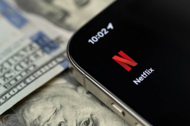 New York, ABD - 12 Eylül 2025: Akıllı telefon ekranındaki Netflix uygulaması 