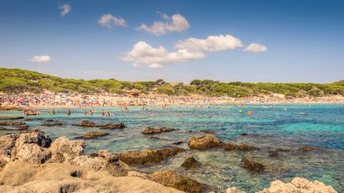 Turkuaz deniz ve Mayorka dağlarında