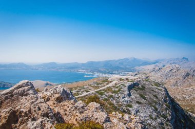 Majorca 'daki Akdeniz manzaralı Formentor şapkasının heybetli uçurumları