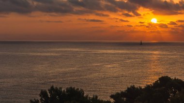 günbatımı Mayorka denizin üzerinden