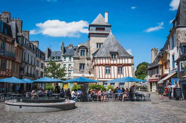 Platz Mit Brunnen Und Terrasse Alten Mittelalterlichen Stadtzentrum Von Quimper Stockfoto