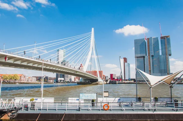 สะพานเอลม สะพานเคเบ ลอย ในใจกลางเม องโรตเด — ภาพถ่ายสต็อก