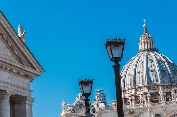 Pietarinkirkko Roomassa Pietarinaukiolla Roomasta Vatikaaniin Italiassa — kuvapankkivalokuva
