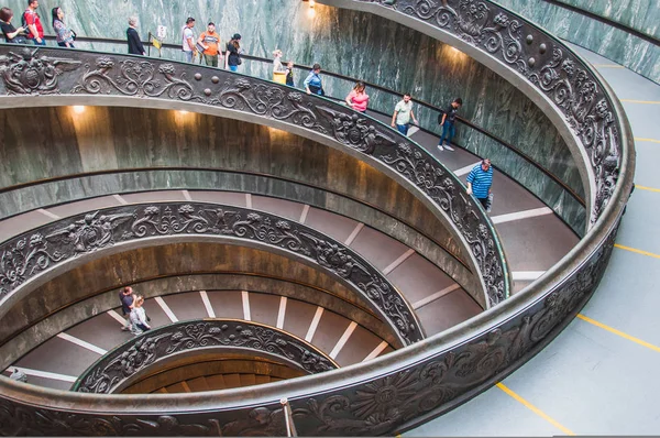 イタリアローマのバチカン美術館のブラマンテ二重らせん階段 — ストック写真