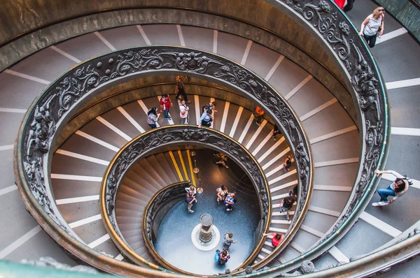 意大利罗马梵蒂冈博物馆的婆罗门特双螺旋楼梯 — 图库照片