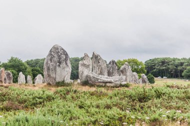 Carnac Dnas 'taki Menhir tarlaları Britanya' daki Morbihan, Fransa