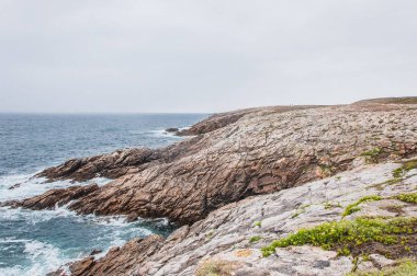 Fransa'da Morbihan Quiberon Plaj ve uçurum