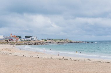 Fransa'da Morbihan Quiberon Plaj ve uçurum