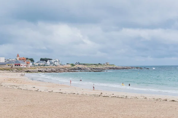 Beach and cliff in Quiberon in the Morbihan in France — Stock Photo, Image