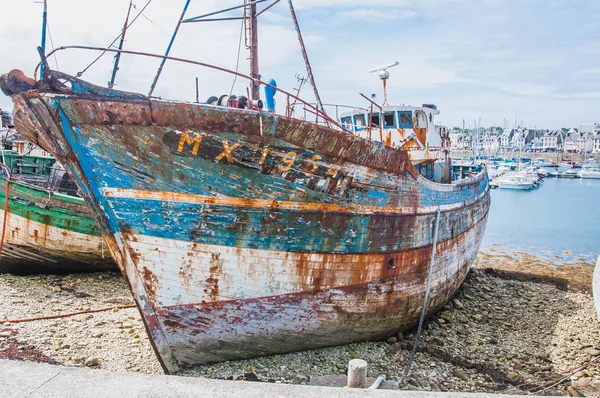 Porto de Camaret-sur-mer com seus barcos, seu farol, em Finis — Fotografia de Stock
