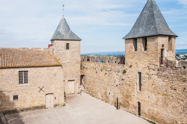 Les remparts de la cité médiévale de Carcassonne en France — Photo