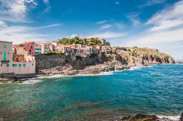 Schilderachtig uitzicht op de straten van Collioure, Frankrijk — Stockfoto