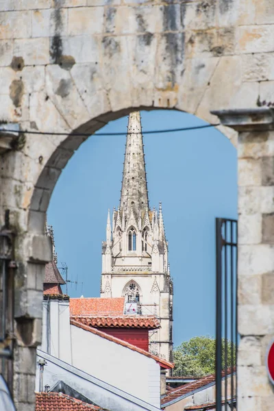 St. Mary's Gothic Cathedral in downtown Bayonne, France — Stock Photo, Image